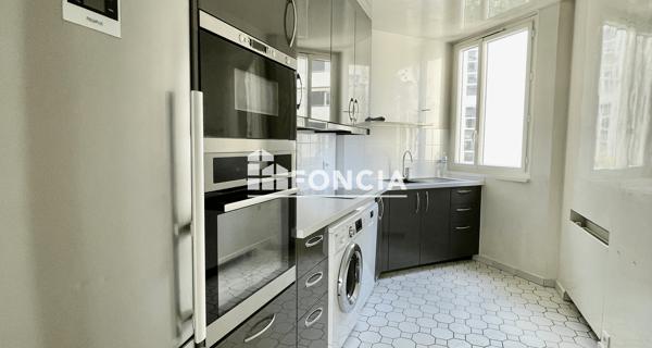 Location Appartement 4 pièces 85.66 m² - Paris 75016
