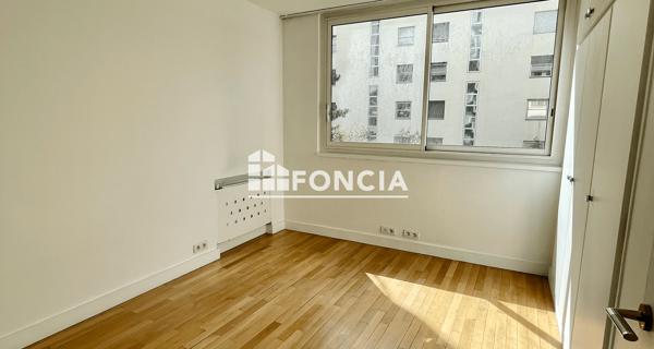 Location Appartement 4 pièces 85.66 m² - Paris 75016