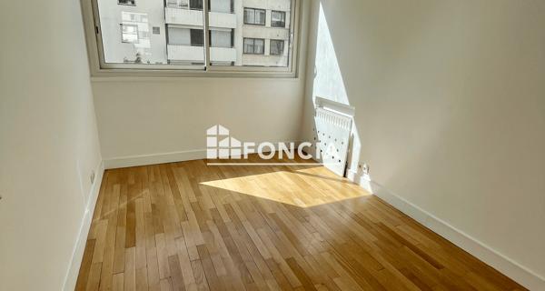Location Appartement 4 pièces 85.66 m² - Paris 75016