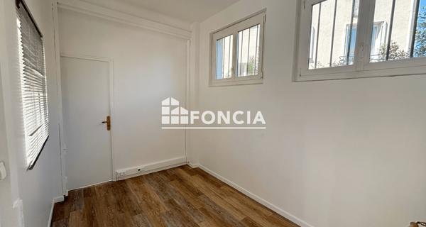 Location Local commercial 2 pièces 50 m² - Verrières-le-buisson 91370