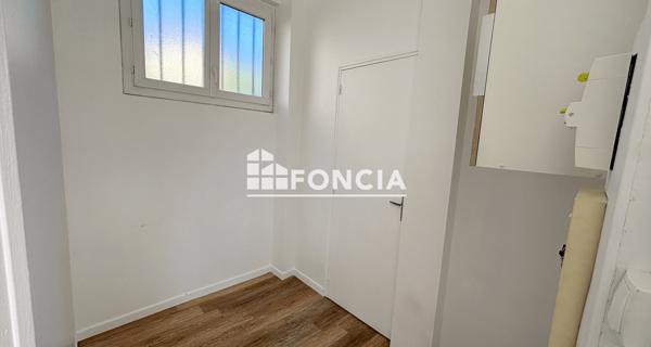Location Local commercial 2 pièces 50 m² - Verrières-le-buisson 91370