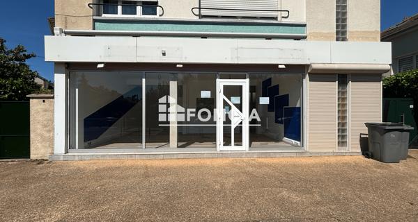 Location Local commercial 2 pièces 50 m² - Verrières-le-buisson 91370