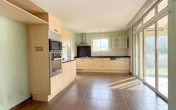 Maison à vendre    5 pièces • 183 m2 Saint-Jean