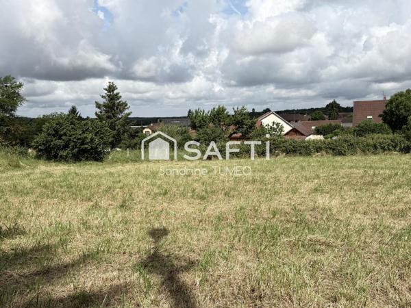 Terrain constructible de 801 m² avec vue dégagée à Bersaillin