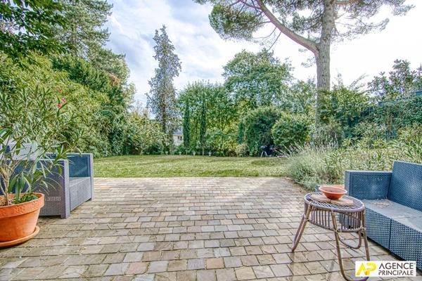 Versailles Butte Montbauron maison 7 pièces 225 m² habitables sur parcelle de 821 m² avec garage 2 voitures €2 349 000 ** - Référence 25749