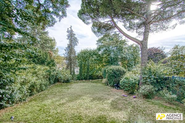 Versailles Butte Montbauron maison 7 pièces 225 m² habitables sur parcelle de 821 m² avec garage 2 voitures €2 349 000 ** - Référence 25749