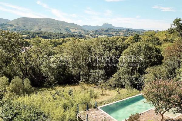 À vendre Urrugne - Villa avec piscine vue sur les montagnes