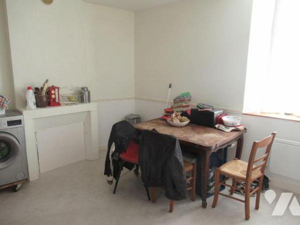A vendre à Troyes dans petite copropriété de 8 lots .  6 Appartements de type 2 vendus tous  lo...