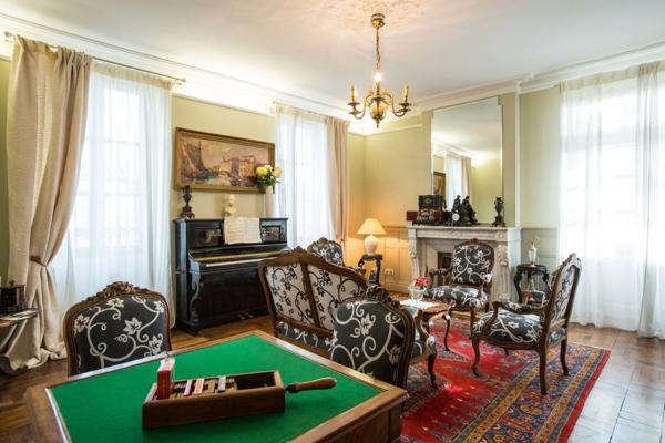 Dpt Gers(32), AIRE SUR L ADOUR proche, PROPRIETE BOURGEOISE du XIX, sans travaux, avec gite indépendant, maison de gardien, avec jardin, garage, piscine, sur les Chemins de St jacques