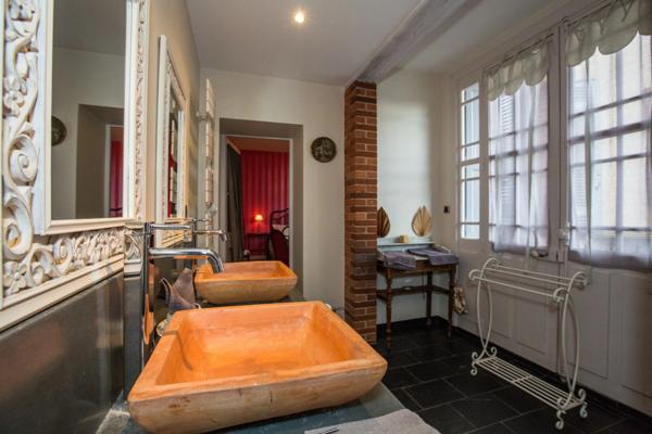 Dpt Gers(32), AIRE SUR L ADOUR proche, PROPRIETE BOURGEOISE du XIX, sans travaux, avec gite indépendant, maison de gardien, avec jardin, garage, piscine, sur les Chemins de St jacques