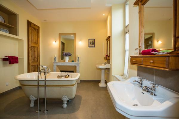 Dpt Gers(32), AIRE SUR L ADOUR proche, PROPRIETE BOURGEOISE du XIX, sans travaux, avec gite indépendant, maison de gardien, avec jardin, garage, piscine, sur les Chemins de St jacques