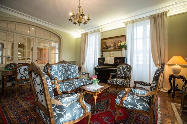 Dpt Gers(32), AIRE SUR L ADOUR proche, PROPRIETE BOURGEOISE du XIX, sans travaux, avec gite indépendant, maison de gardien, avec jardin, garage, piscine, sur les Chemins de St jacques