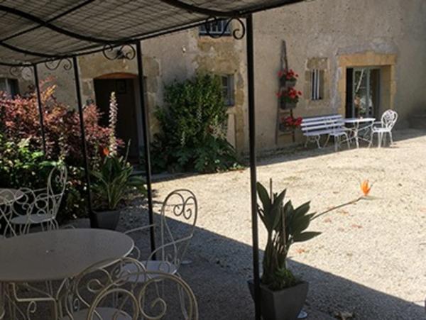 Dpt Gers(32), AIRE SUR L ADOUR proche, PROPRIETE BOURGEOISE du XIX, sans travaux, avec gite indépendant, maison de gardien, avec jardin, garage, piscine, sur les Chemins de St jacques