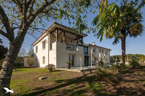 Maison à vendre |  Javerlhac-et-la-Chapelle-Saint-Robert |  5 pièces | 226 m²