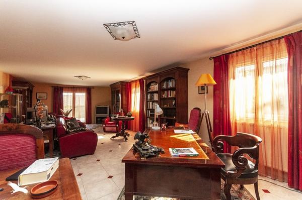 Maison à vendre |  Javerlhac-et-la-Chapelle-Saint-Robert |  5 pièces | 226 m²