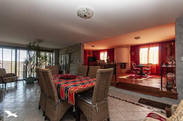 Maison à vendre |  Javerlhac-et-la-Chapelle-Saint-Robert |  5 pièces | 226 m²