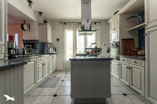 Maison à vendre |  Javerlhac-et-la-Chapelle-Saint-Robert |  5 pièces | 226 m²