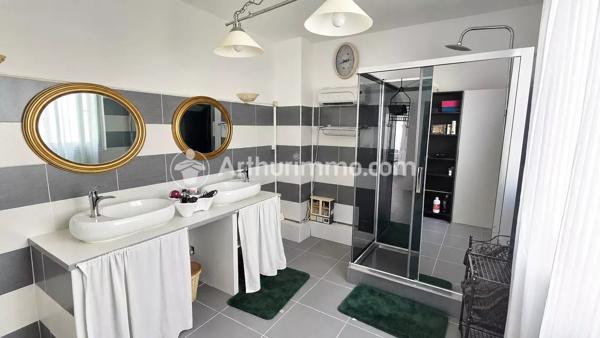 Vente                                                      Maison
                        
                     5 pièces                      124 m2                     à Neuvic
