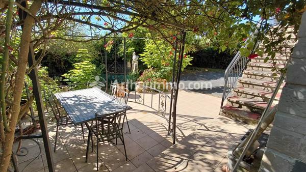 Vente                                                      Maison
                        
                     5 pièces                      124 m2                     à Neuvic