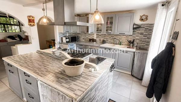 Vente                                                      Maison
                        
                     5 pièces                      124 m2                     à Neuvic