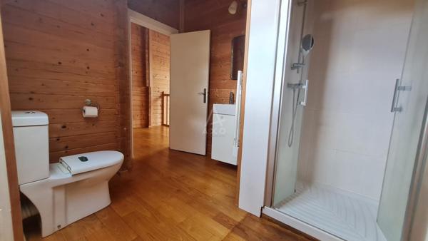 Beaucoup de charme pour cette belle maison en bois chic et cosy situé au coeur d'un petit hameau de la presqu'île de Crozon