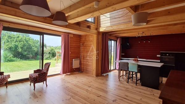 Beaucoup de charme pour cette belle maison en bois chic et cosy situé au coeur d'un petit hameau de la presqu'île de Crozon