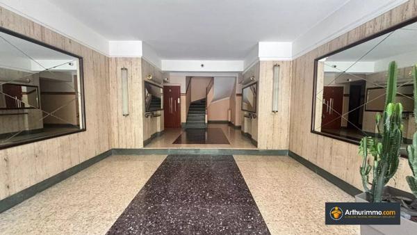Vente                                                      Appartement
                        
                     2 pièces                      60 m2                     à Nice