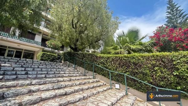 Vente                                                      Appartement
                        
                     2 pièces                      60 m2                     à Nice
