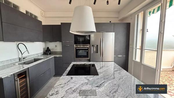 Vente                                                      Appartement
                        
                     2 pièces                      60 m2                     à Nice
