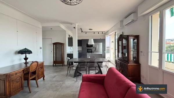 Vente                                                      Appartement
                        
                     2 pièces                      60 m2                     à Nice