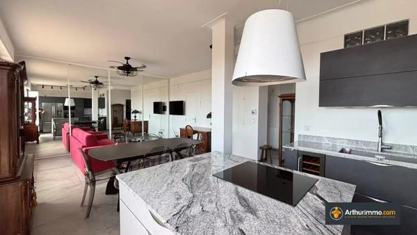 Vente                                                      Appartement
                        
                     2 pièces                      60 m2                     à Nice