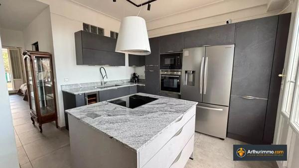 Vente                                                      Appartement
                        
                     2 pièces                      60 m2                     à Nice