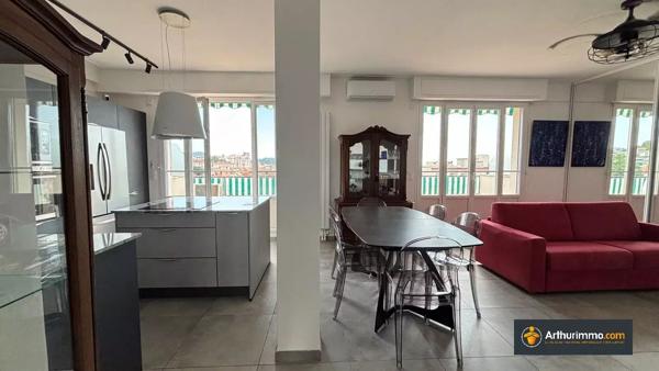 Vente                                                      Appartement
                        
                     2 pièces                      60 m2                     à Nice