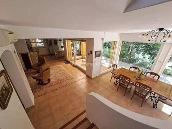 Vente                                                      Propriété
                        
                     6 pièces                      192 m2                     à Salernes