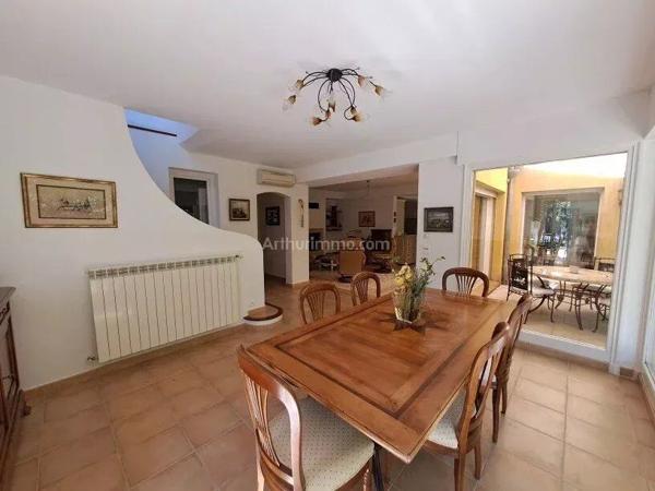 Vente                                                      Propriété
                        
                     6 pièces                      192 m2                     à Salernes
