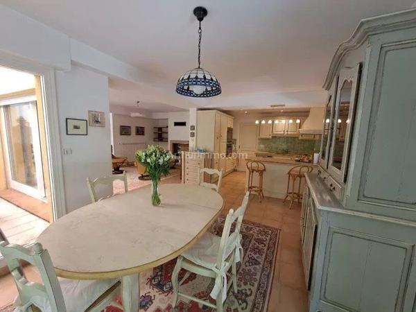 Vente                                                      Propriété
                        
                     6 pièces                      192 m2                     à Salernes