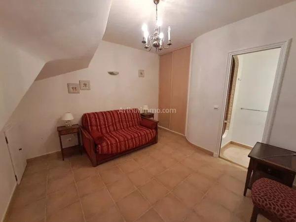 Vente                                                      Propriété
                        
                     6 pièces                      192 m2                     à Salernes