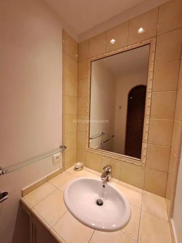 Vente                                                      Propriété
                        
                     6 pièces                      192 m2                     à Salernes