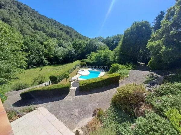 Vente                                                      Propriété
                        
                     6 pièces                      192 m2                     à Salernes