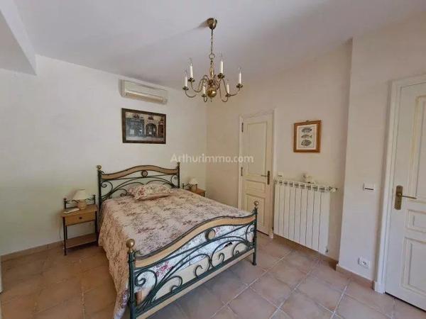Vente                                                      Propriété
                        
                     6 pièces                      192 m2                     à Salernes