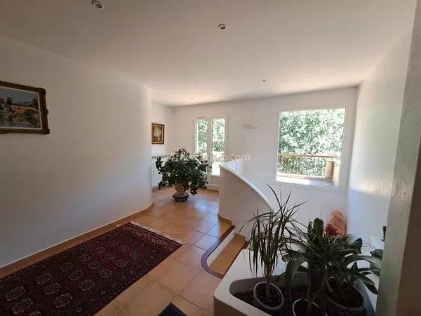 Vente                                                      Propriété
                        
                     6 pièces                      192 m2                     à Salernes