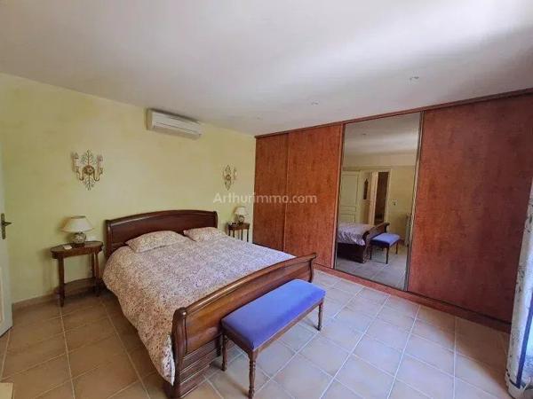 Vente                                                      Propriété
                        
                     6 pièces                      192 m2                     à Salernes