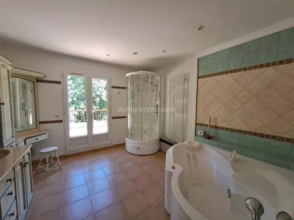 Vente                                                      Propriété
                        
                     6 pièces                      192 m2                     à Salernes