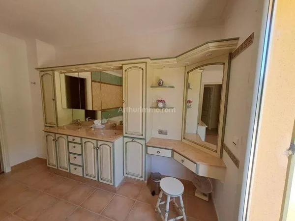 Vente                                                      Propriété
                        
                     6 pièces                      192 m2                     à Salernes