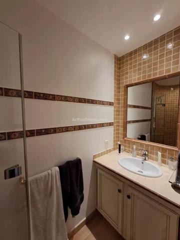 Vente                                                      Propriété
                        
                     6 pièces                      192 m2                     à Salernes