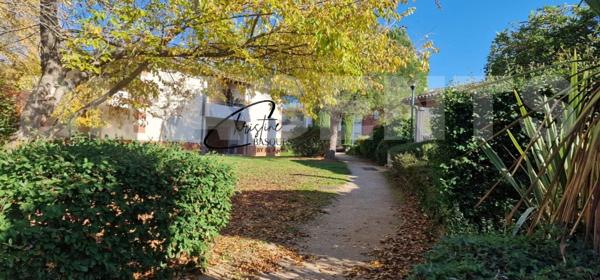 Appartement T3 de 65 m² avec deux balcons, garage fermé, piscine et salle de sport !