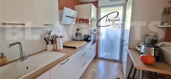 Appartement T3 de 65 m² avec deux balcons, garage fermé, piscine et salle de sport !