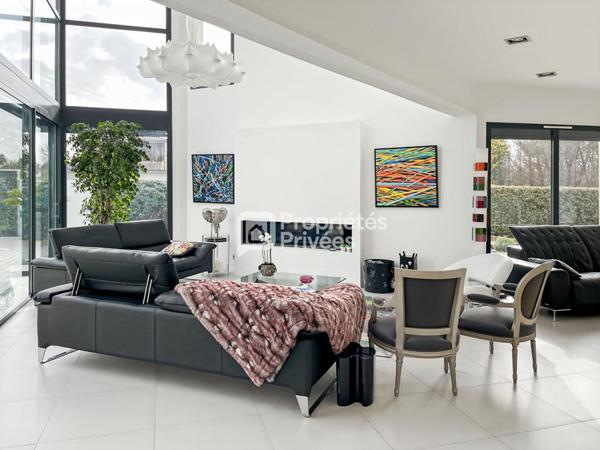 PESSAC Proche Golf : Maison d'Architecte 390 m2 ASCENSEUR -GARAGE- PISCINE