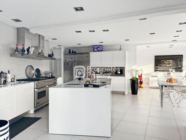 PESSAC Proche Golf : Maison d'Architecte 390 m2 ASCENSEUR -GARAGE- PISCINE