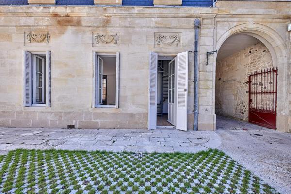 Hotel particulier - T3 rénové - Terrasse - Jardin - Parking - Cave - Ascenseur